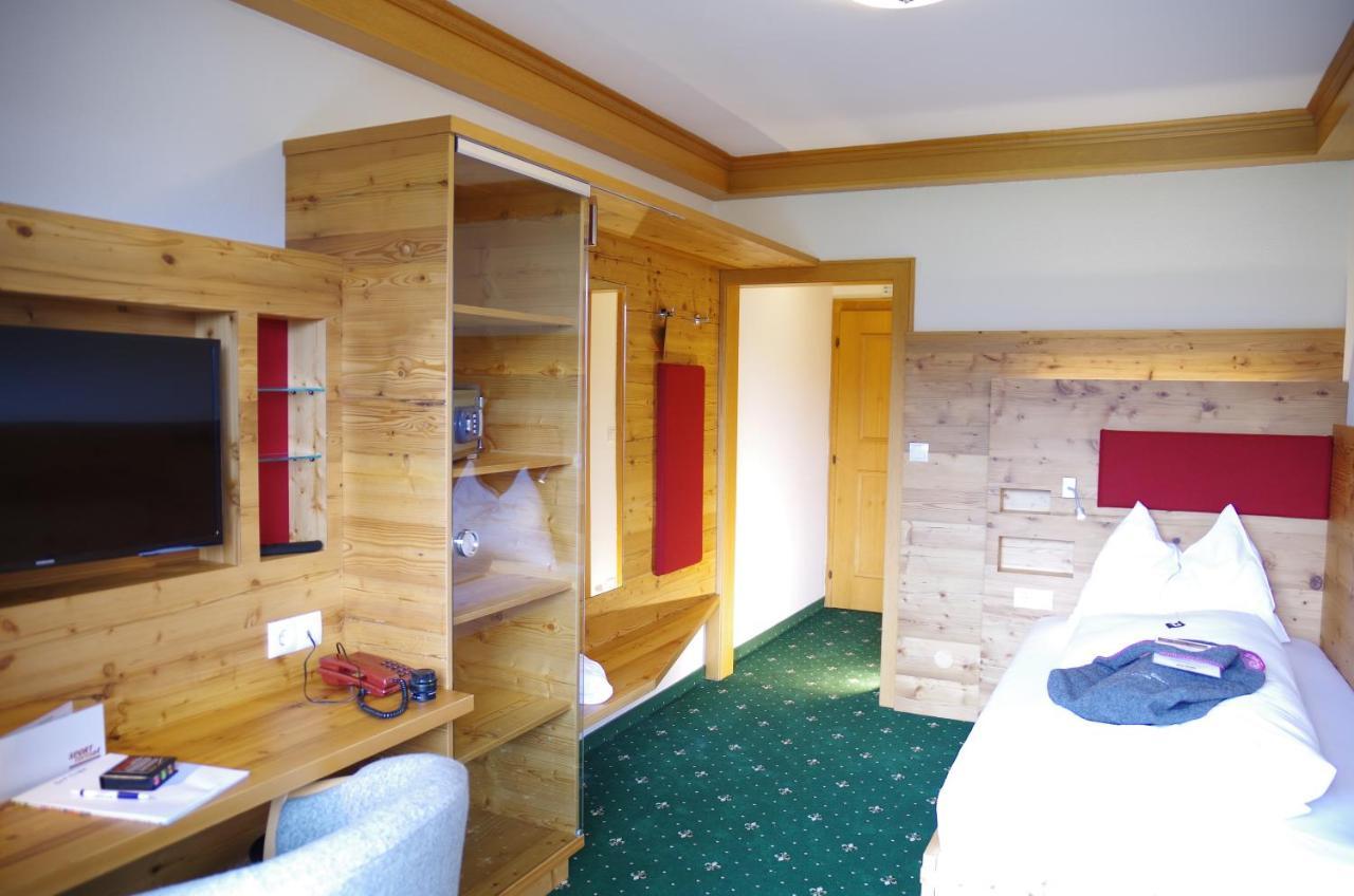 Single Room,695628912:JPEG